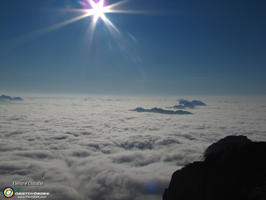 15 Una mare di nebbia sulla Val Seriana.JPG